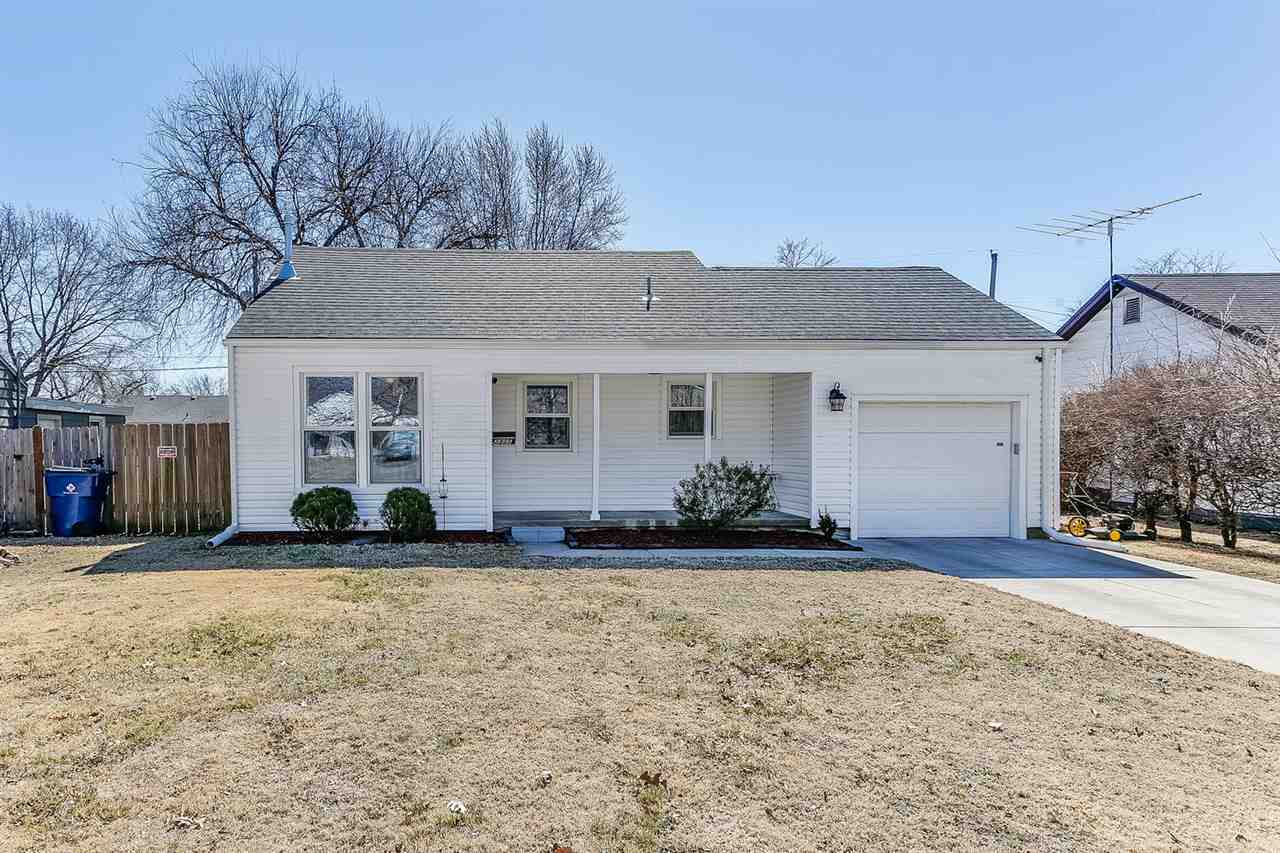 Property Photo:  2315 E Menlo St  KS 67211 