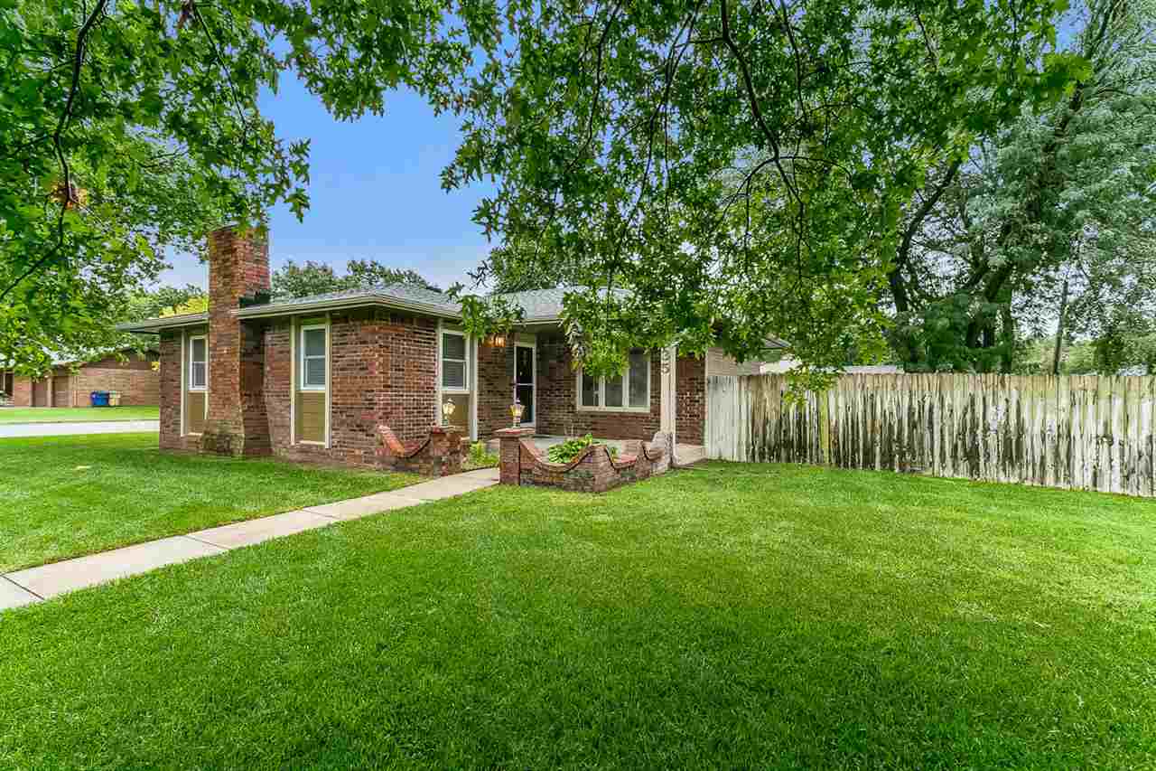 Property Photo:  335 E Nancy Ave  KS 67026 