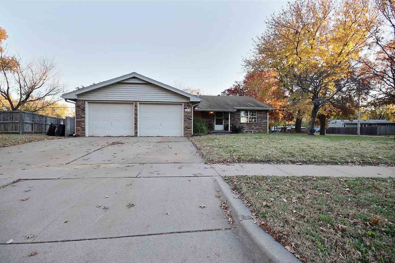 Property Photo:  2110 N McComas St  KS 67203 