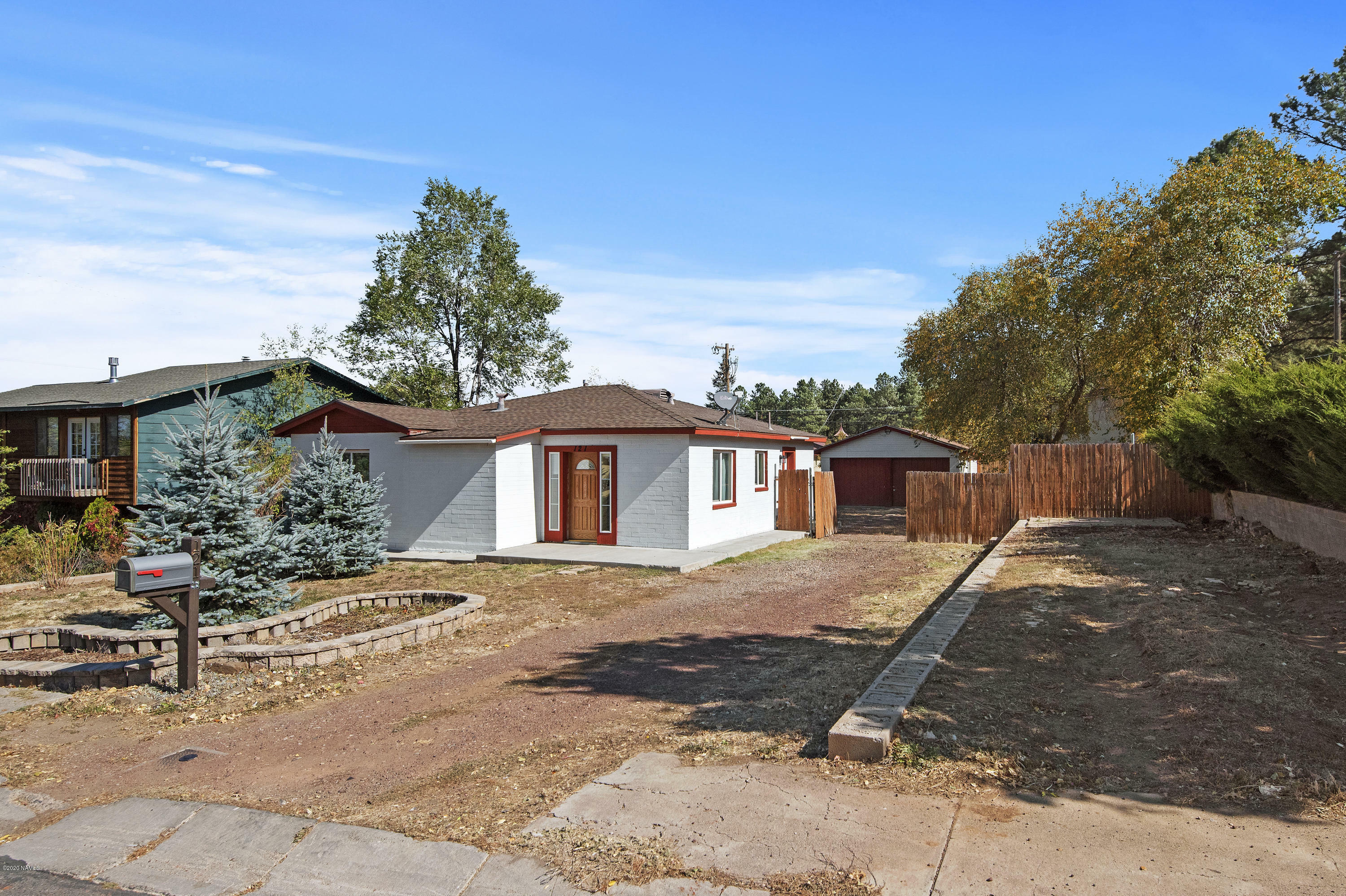 Property Photo:  121 S Pine Street  AZ 86046 