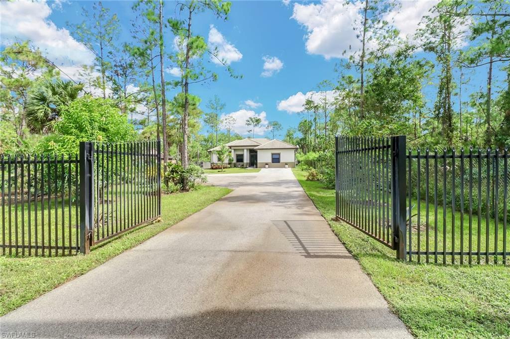 Property Photo: 582 Everglades Blvd S FL 34117