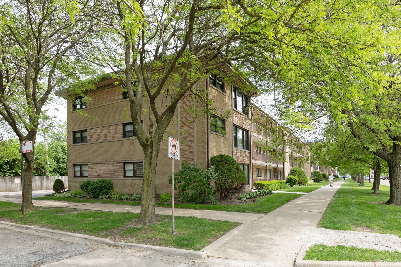 Property Photo: 4859 N Harlem Avenue 3 IL 60656