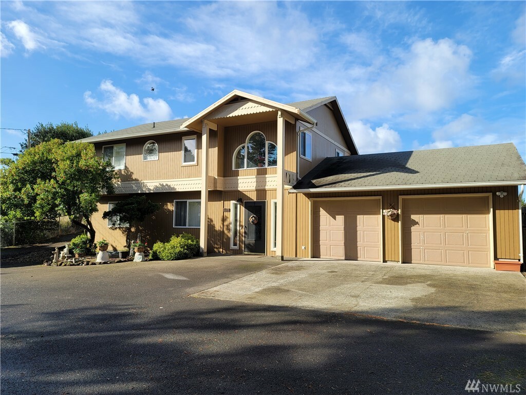 Property Photo: 1021 229 Place WA 98640