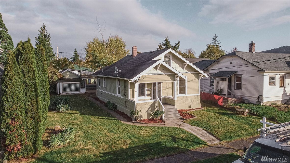 Property Photo:  118 S 10th St  WA 98274 