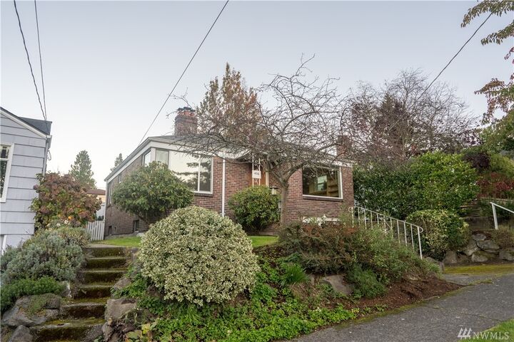 Property Photo: 4216 33rd Ave W WA 98199