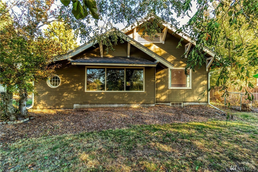 Property Photo:  2609 Cottonwood Rd  WA 99362 