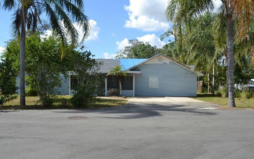 Property Photo:  2015 Covington Road  FL 33870 