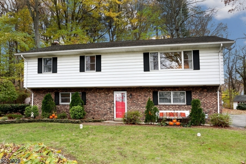 Property Photo:  152 Skylands Rd  NJ 07456 