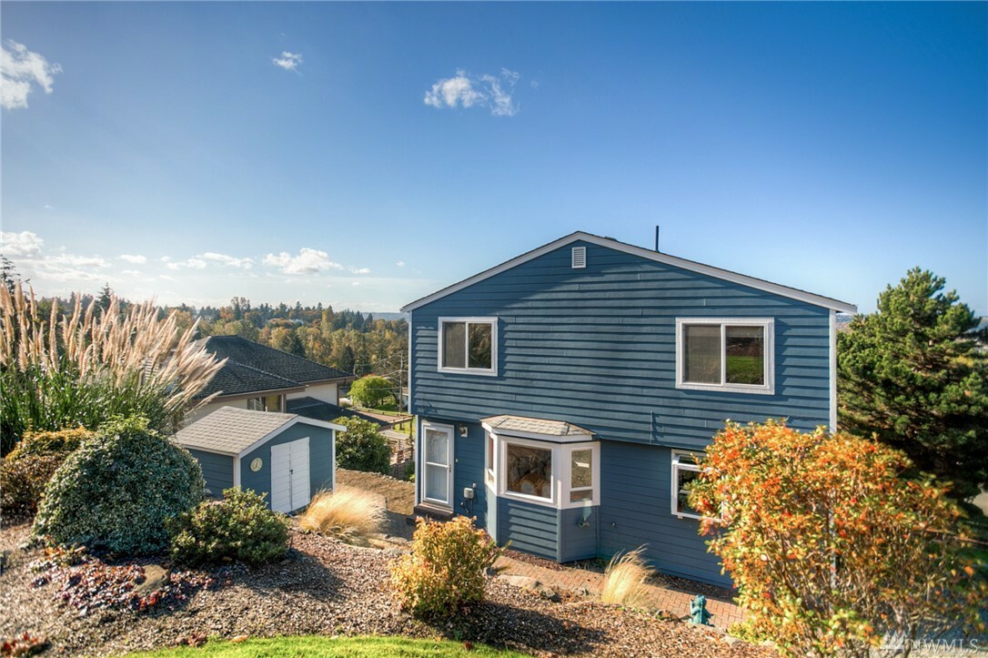 Property Photo:  440 Alvord Ave N  WA 98030 