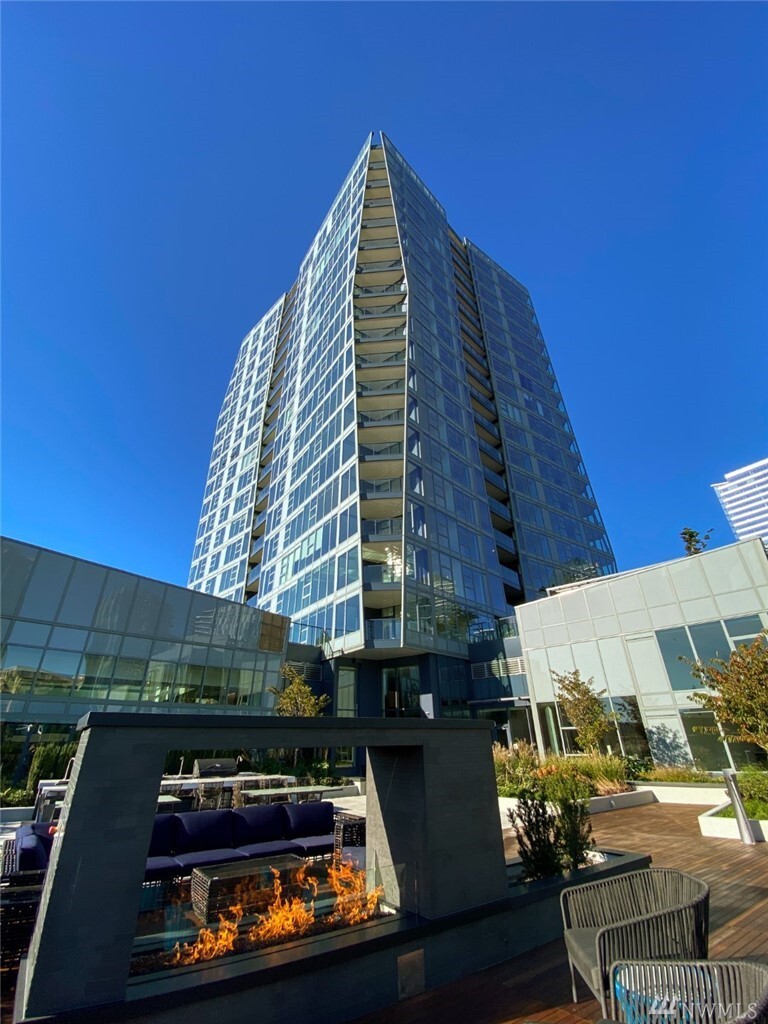 Property Photo: 188 Bellevue Wy NE 1705 WA 98004