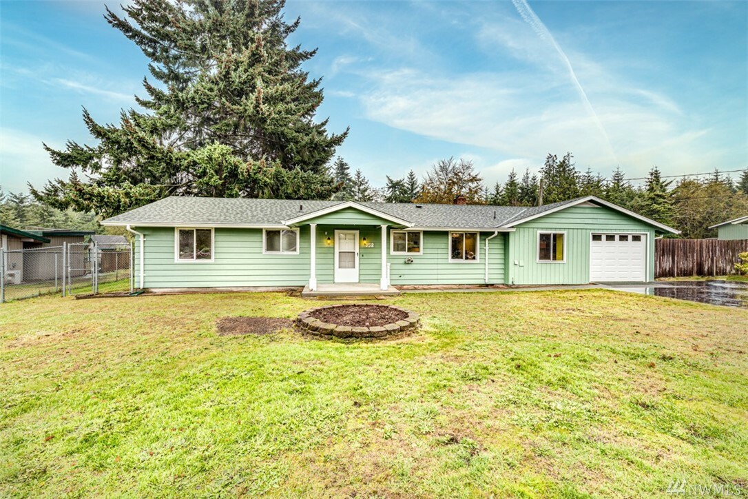 Property Photo:  352 Cedar Park Dr  WA 98362 