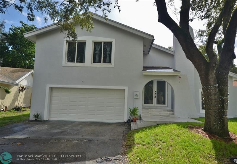 Property Photo: 75 Forest Cir FL 33026