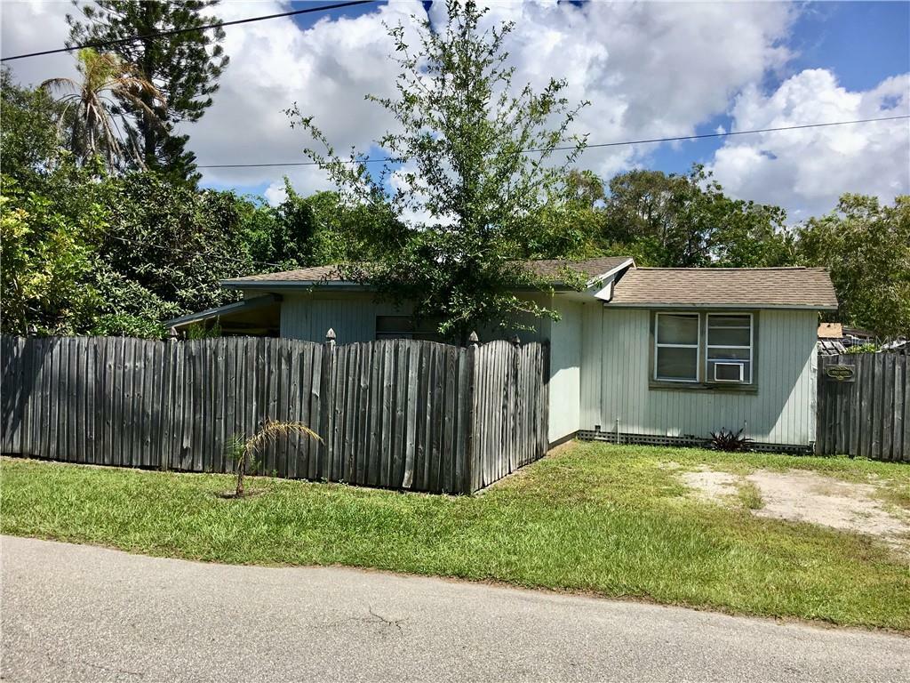 Property Photo:  2902 Hawthorne Street  FL 34239 