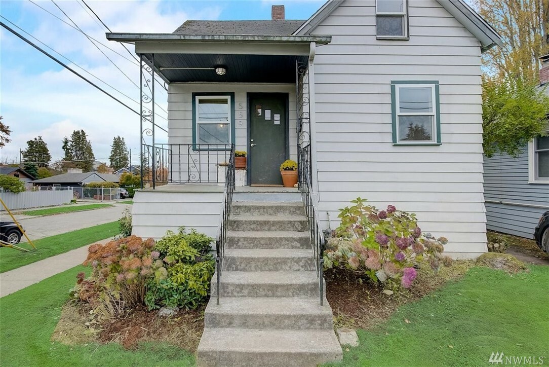 Property Photo:  559 N 72nd St  WA 98103 