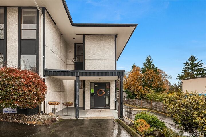 Property Photo: 19411 56th Ave W 319 WA 98036