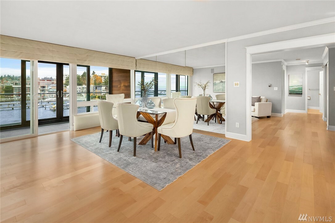 Property Photo: 515 Lake St S 305 WA 98033