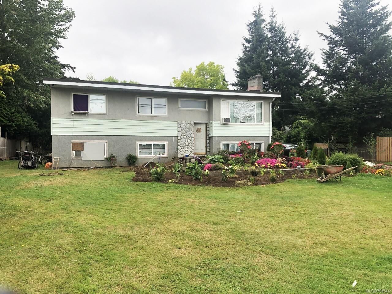 Property Photo: 1655 20th St BC V9N 2G3
