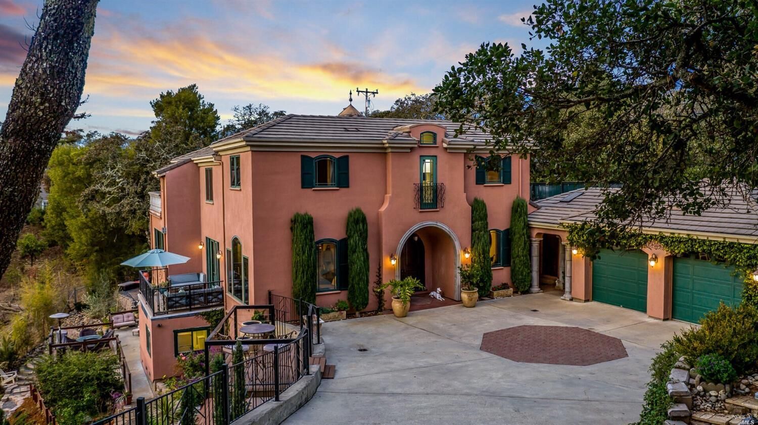 Property Photo: 2 Hampton Lane CA 94945