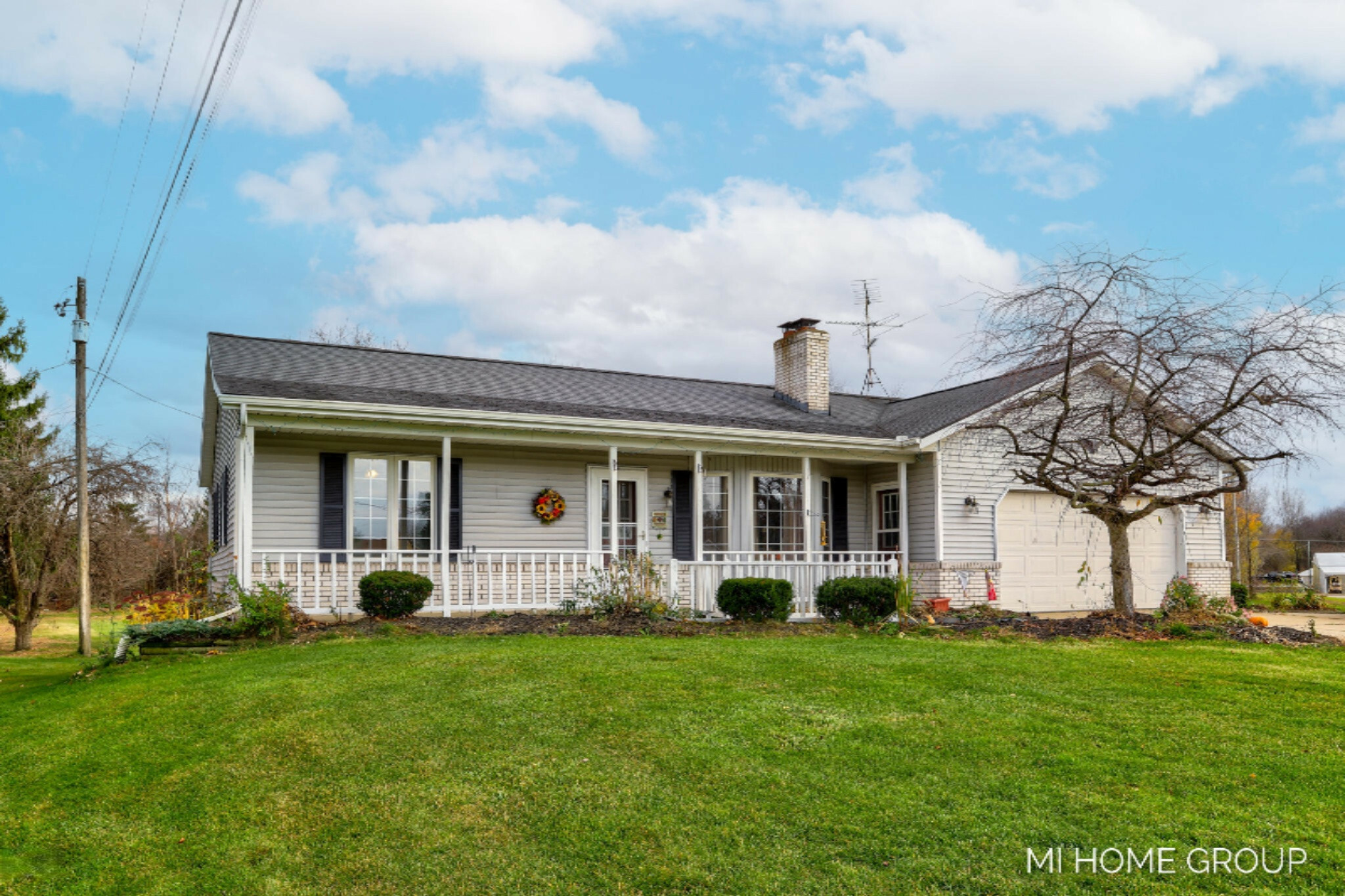 Property Photo: 2886 Beeline Road MI 49424