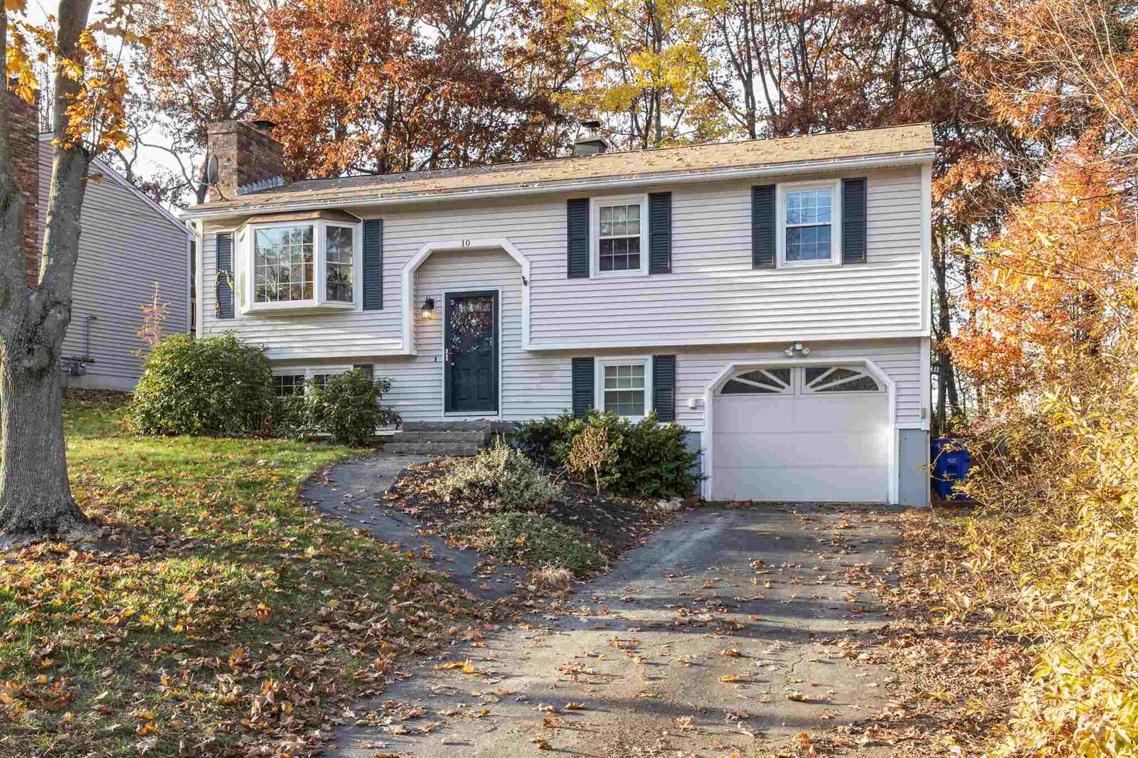 Property Photo:  10 Estate Drive  NH 03104 