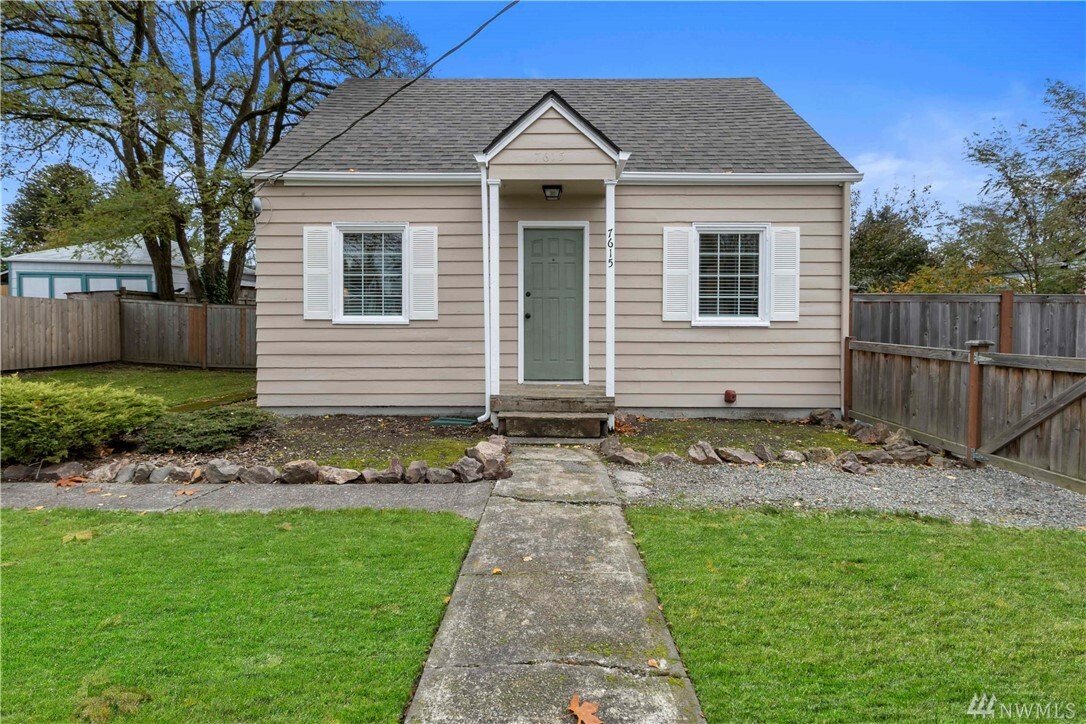 Property Photo: 7615 S Winnetka St WA 98408