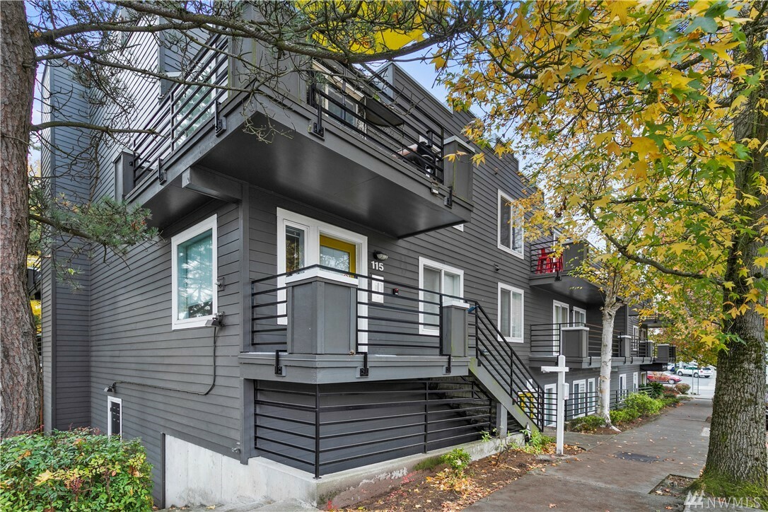 Property Photo: 115 W Galer St 308 WA 98119