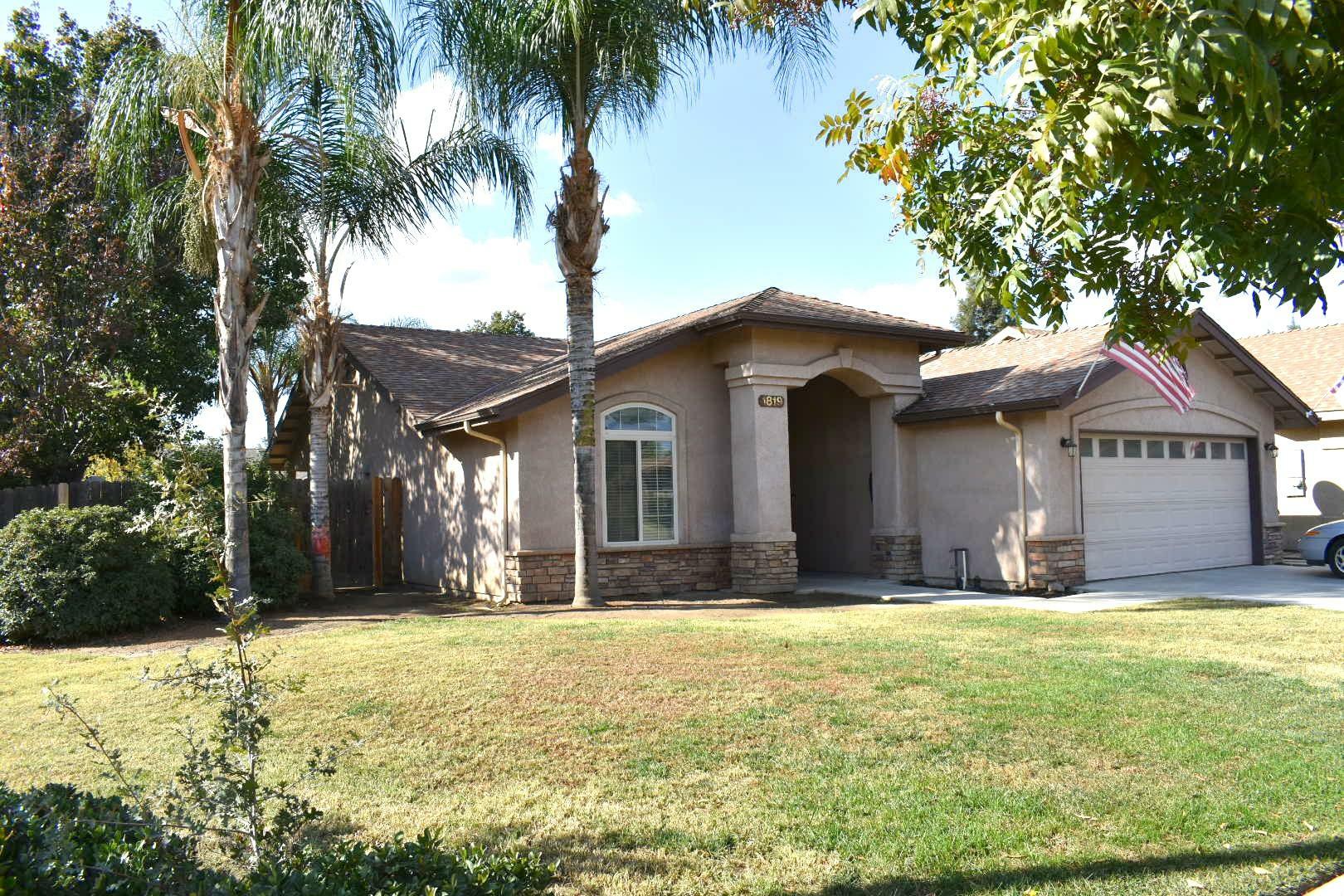 Property Photo:  1819 N Cotta Court  CA 93292 