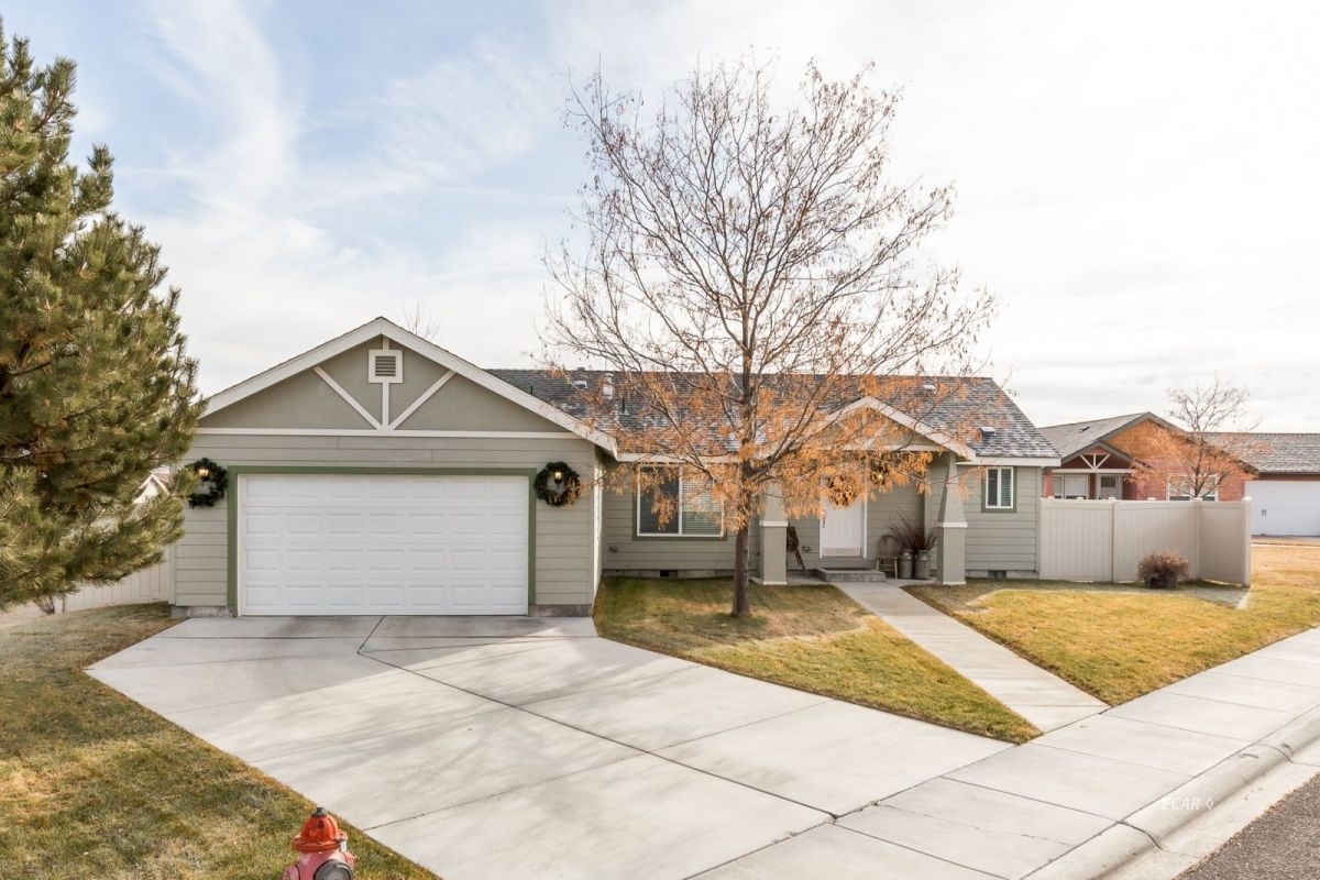 Property Photo: 4160 Del Oro Avenue NV 89801