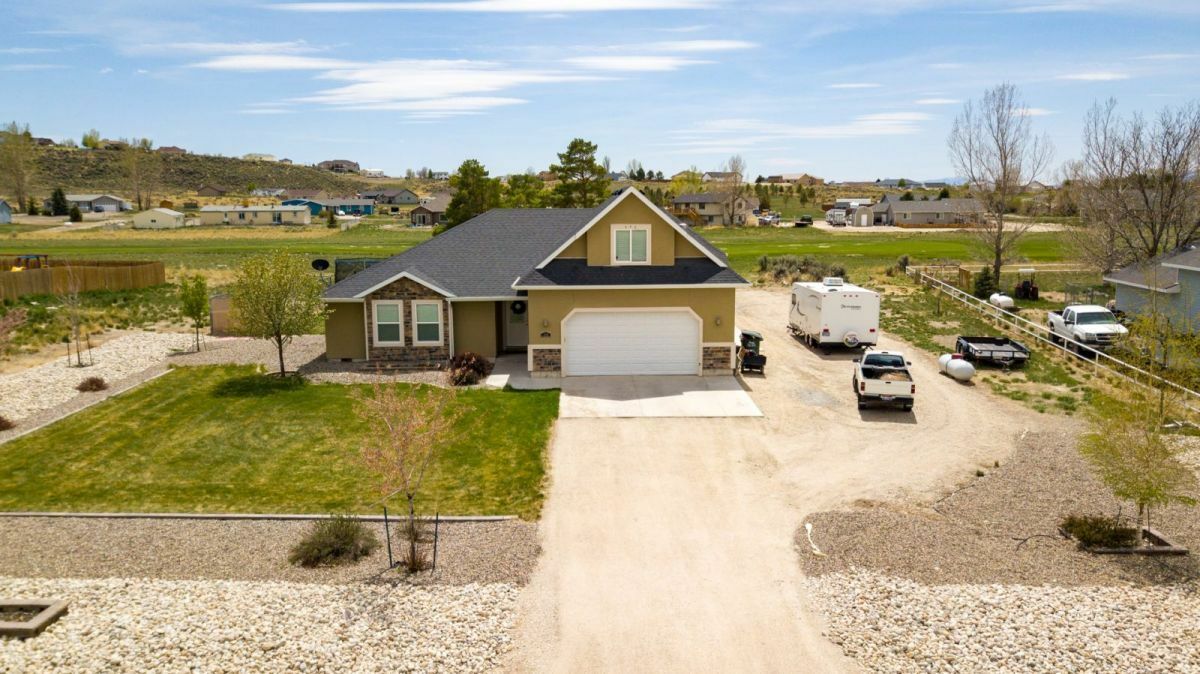 Property Photo:  192 Edgebrook Drive  NV 89815 