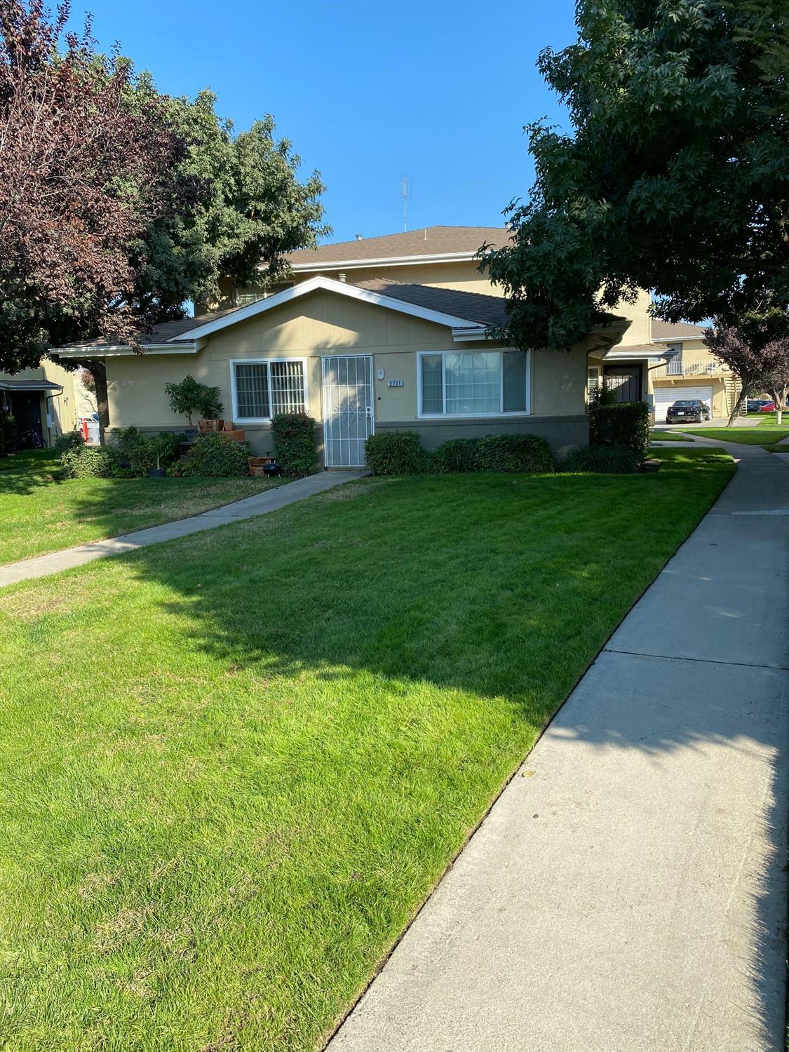 Property Photo:  2231 Sylmar Avenue 2  CA 93612 