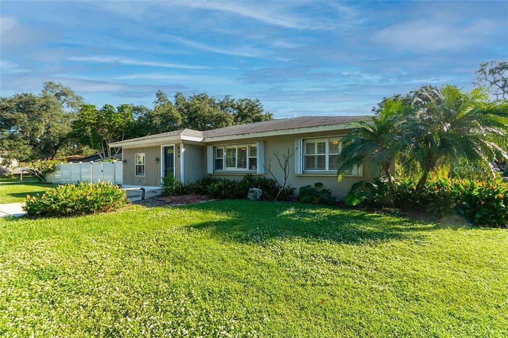 Property Photo: 604 16th Avenue W FL 34221