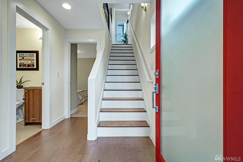Property Photo: 116 16th Ave A WA 98122