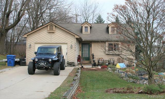 Property Photo:  2590 Ida Terrace  MI 48329 