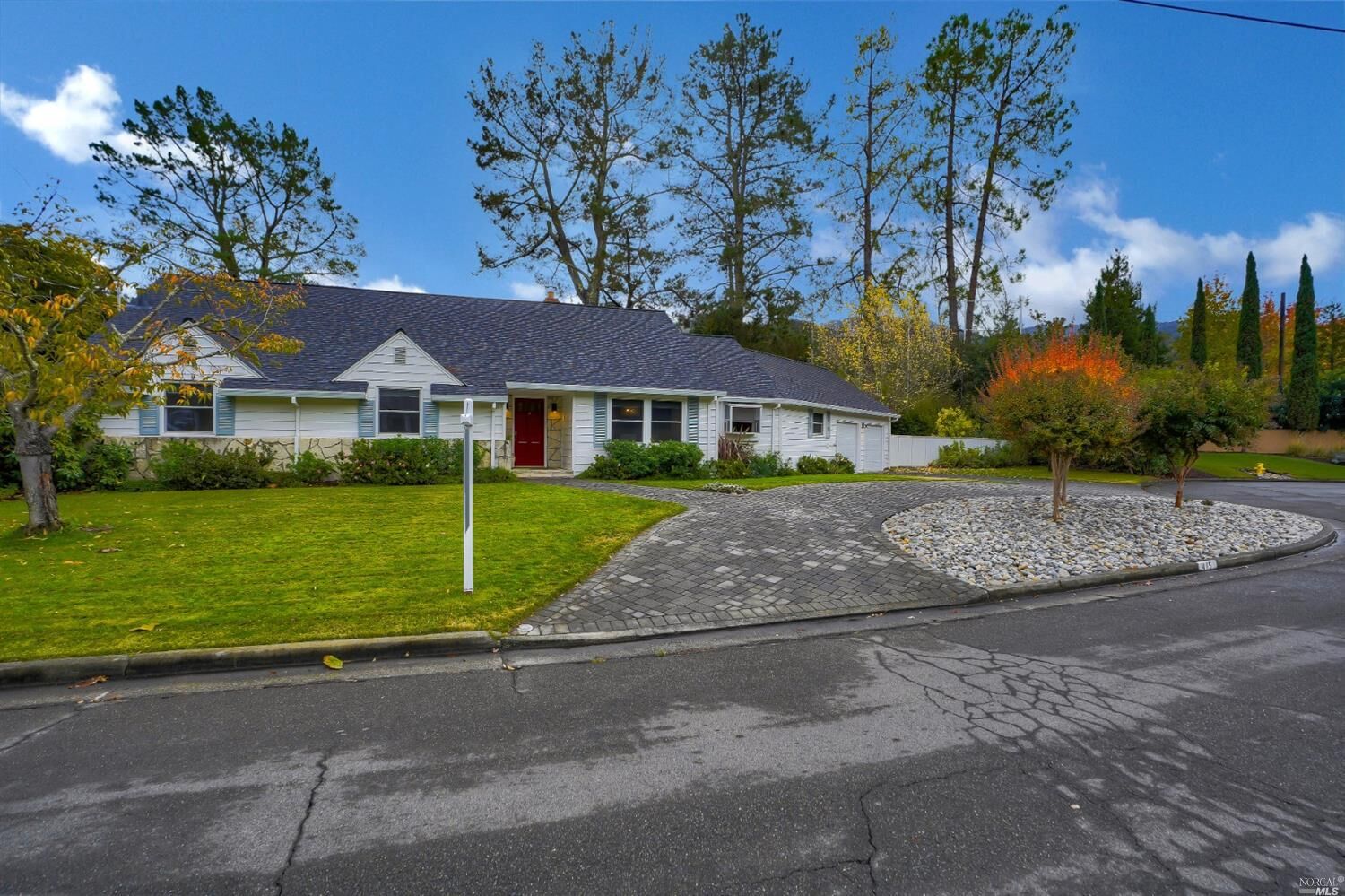 Property Photo:  415 Country Club Drive  CA 94949 