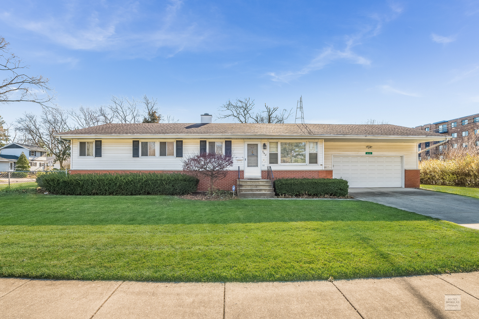 Property Photo:  642 Redwood Drive  IL 60506 