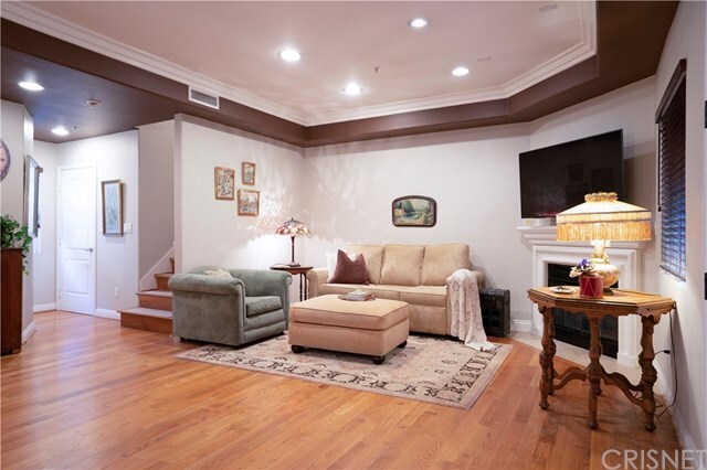 Property Photo:  12606 Burbank Boulevard 4  CA 91607 