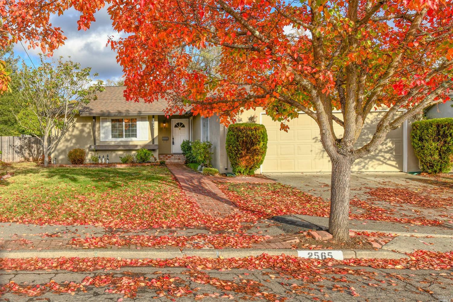 Property Photo:  2565 Cactus Avenue  CA 95405 