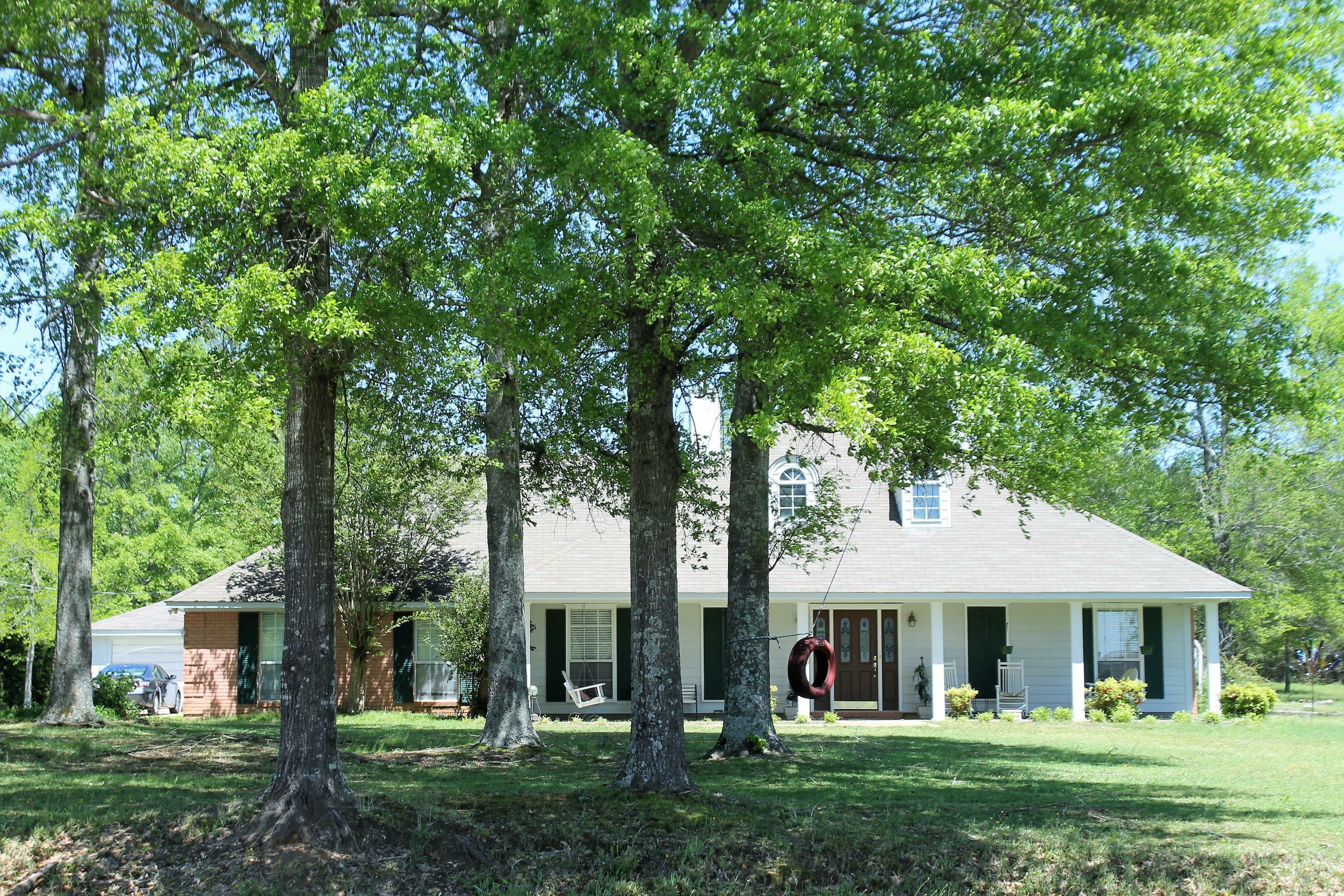 Property Photo:  98 Woodlawn Rd  MS 39766 