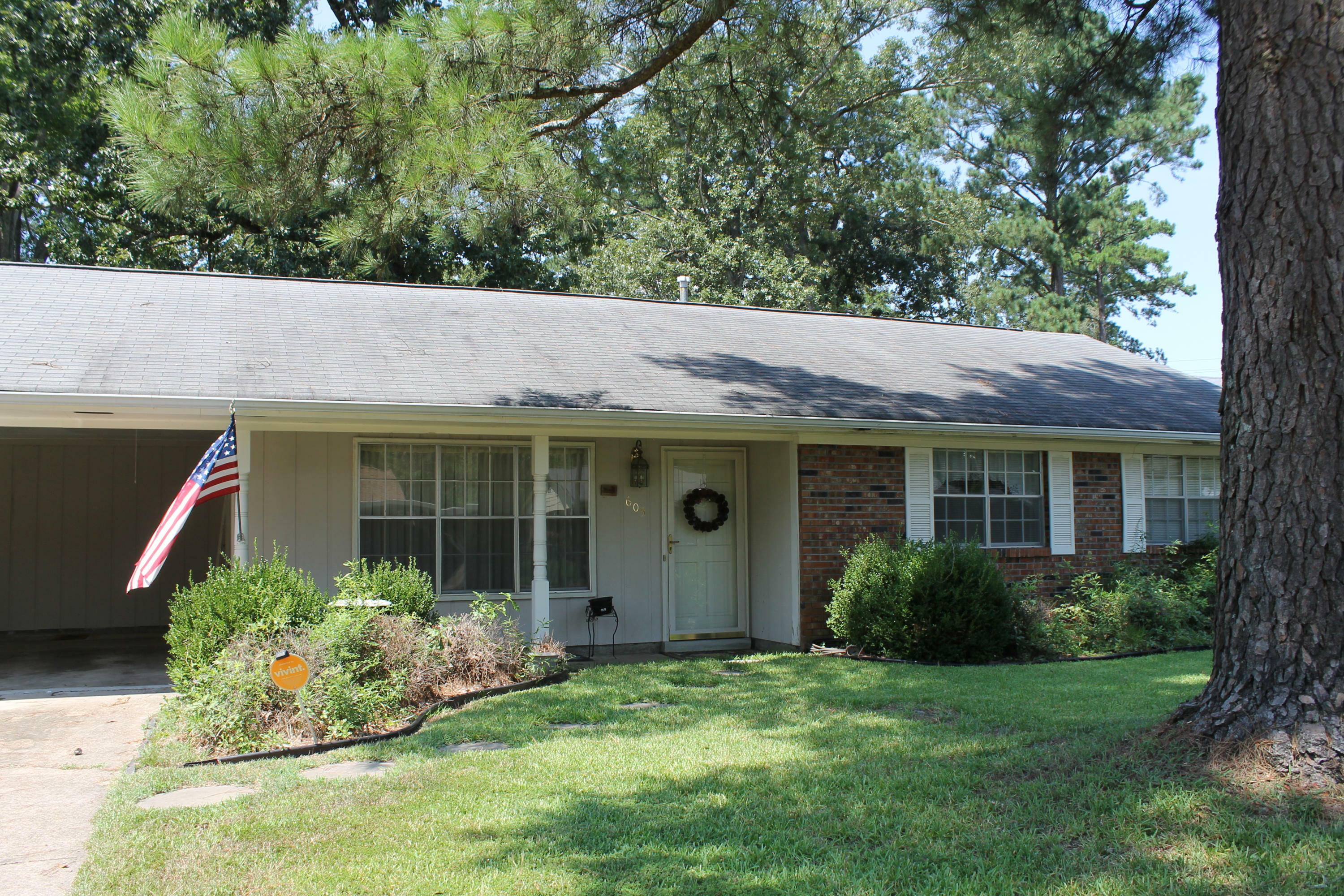 Property Photo:  605 Emerald Dr  MS 39702 