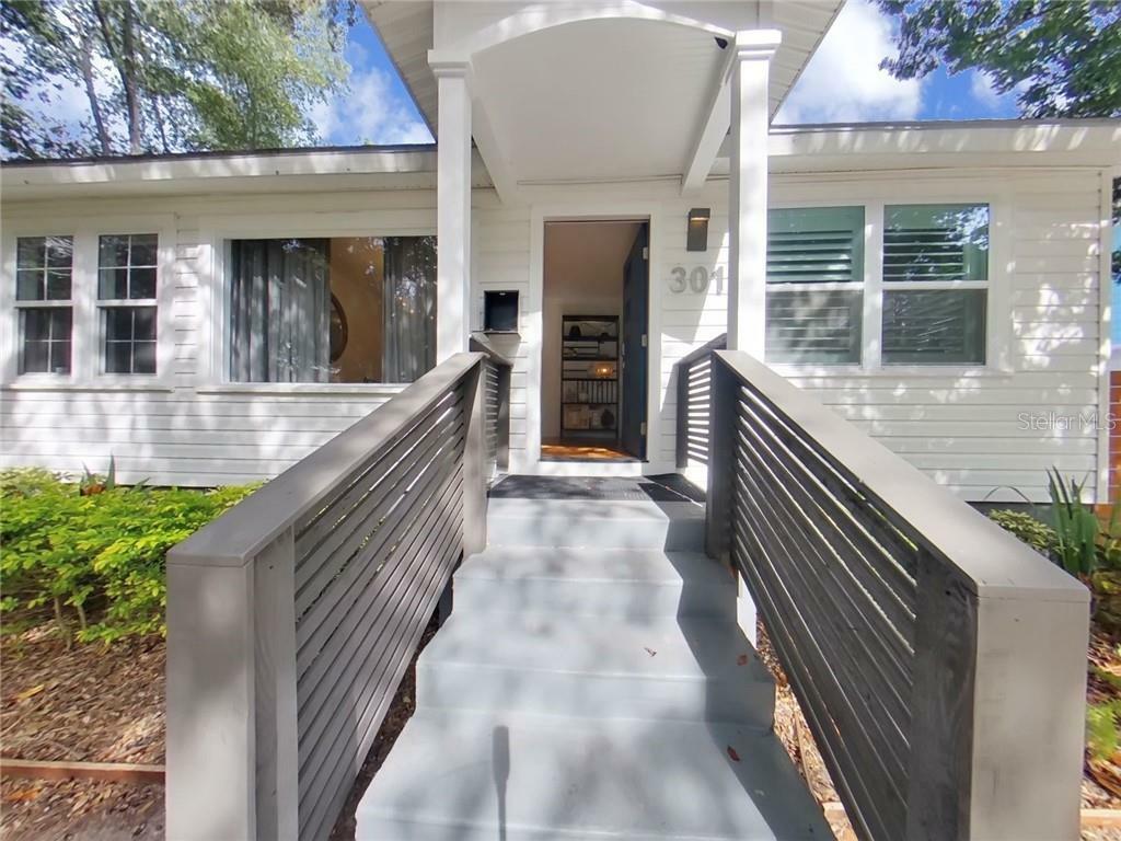 Property Photo:  301 21st Avenue N  FL 33704 