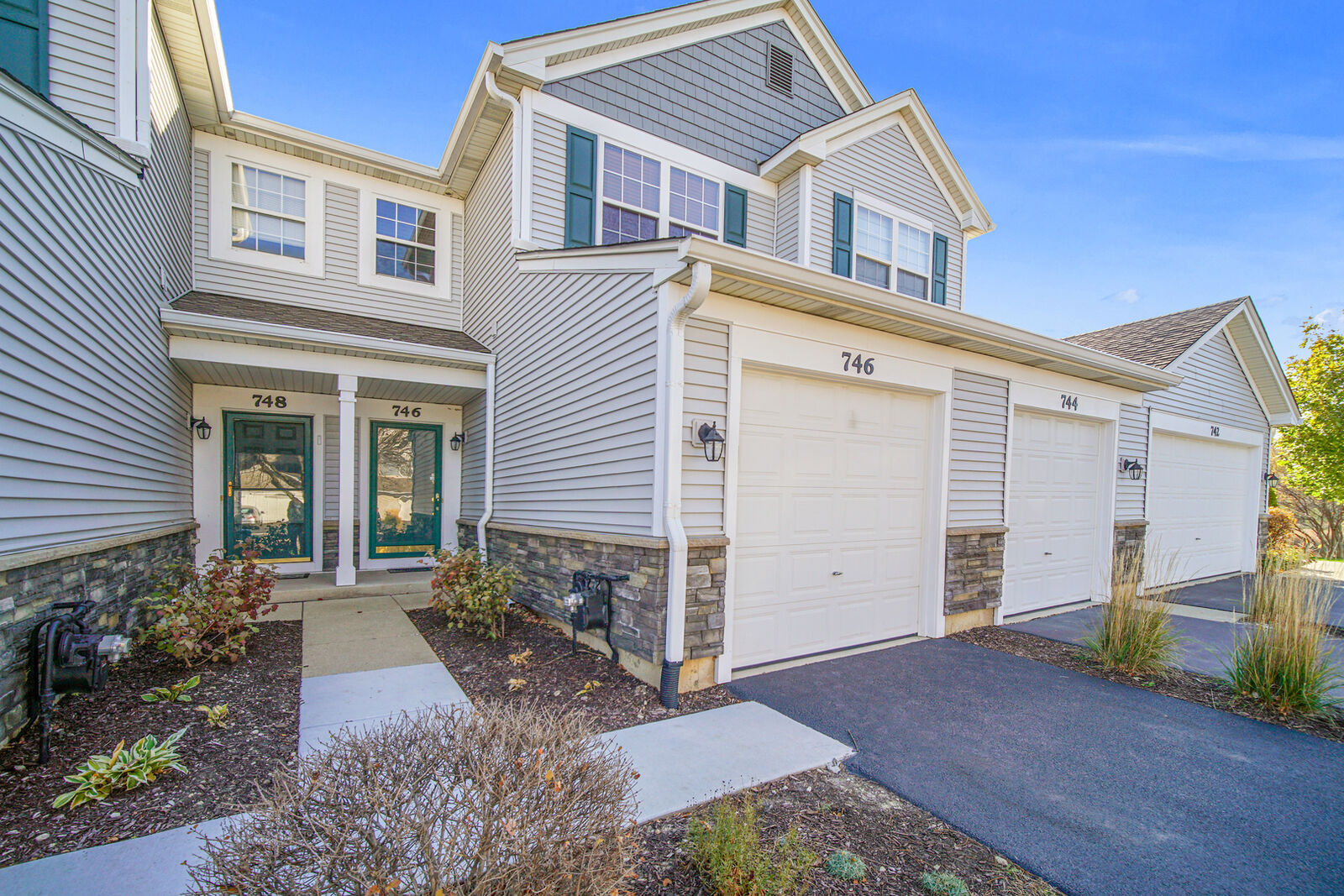 Property Photo:  746 Genesee Drive 746  IL 60563 