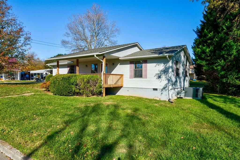 Property Photo:  1014 Wright Street  TN 37874 