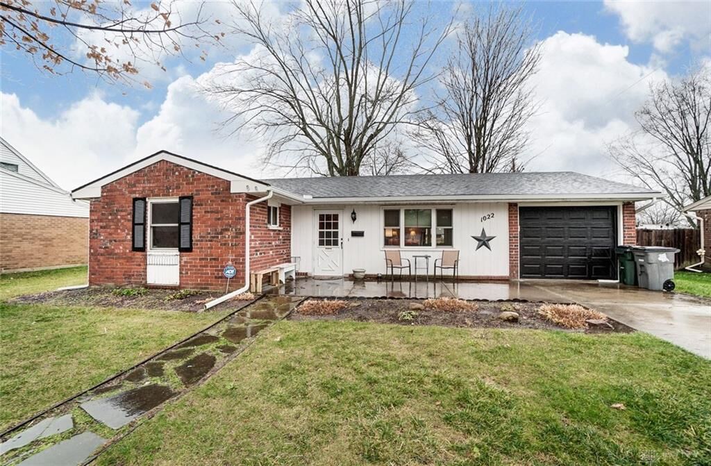 Property Photo: 1022 Stonyridge Avenue OH 45373