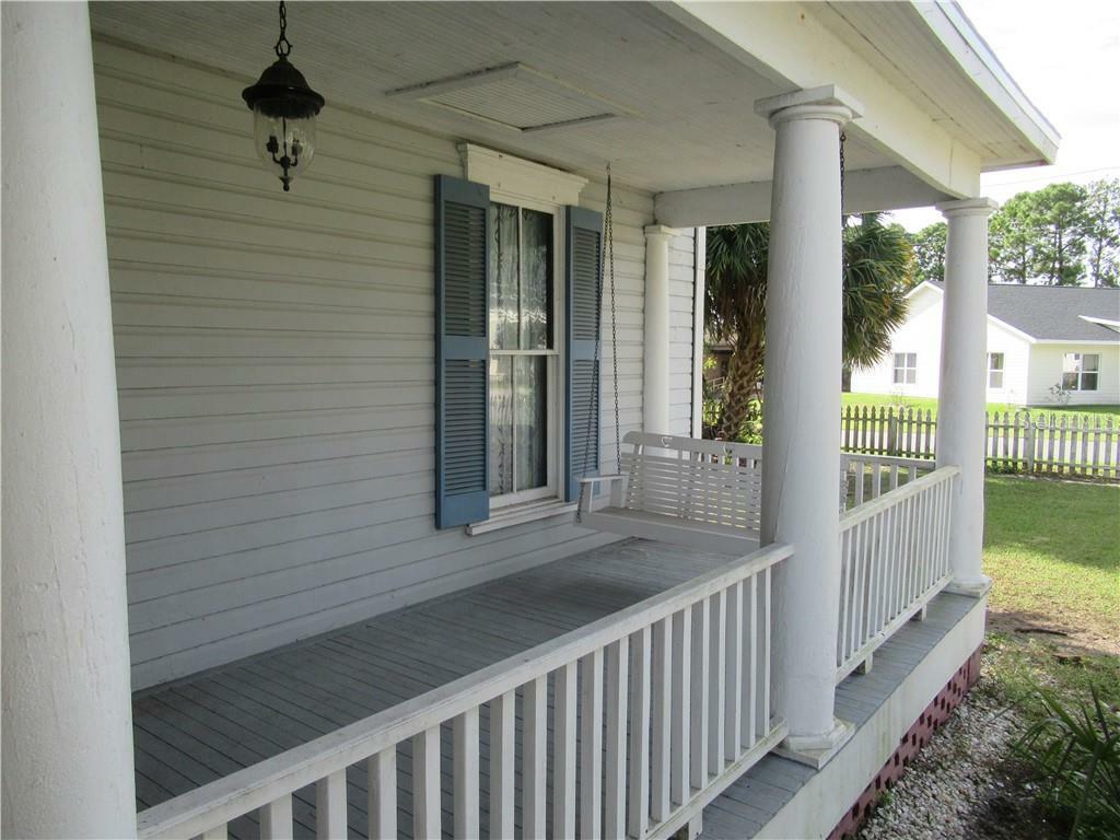 Property Photo:  1512 Central Avenue  FL 33521 