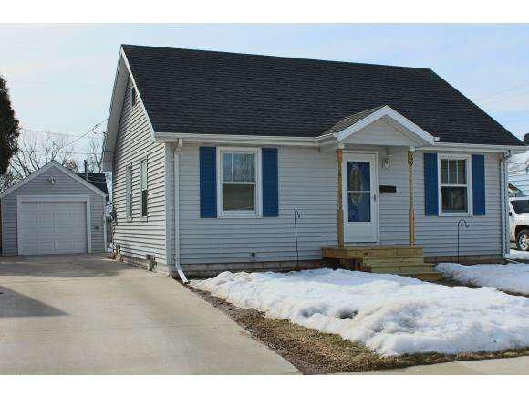 Property Photo:  949 Adams St  WI 54956-2306 
