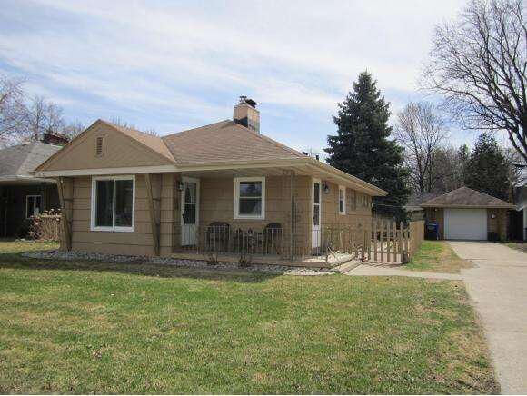 Property Photo: 1307 E Pacific St WI 54911-5233
