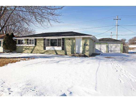 Property Photo: 739 Fairwood Dr WI 54956-3736