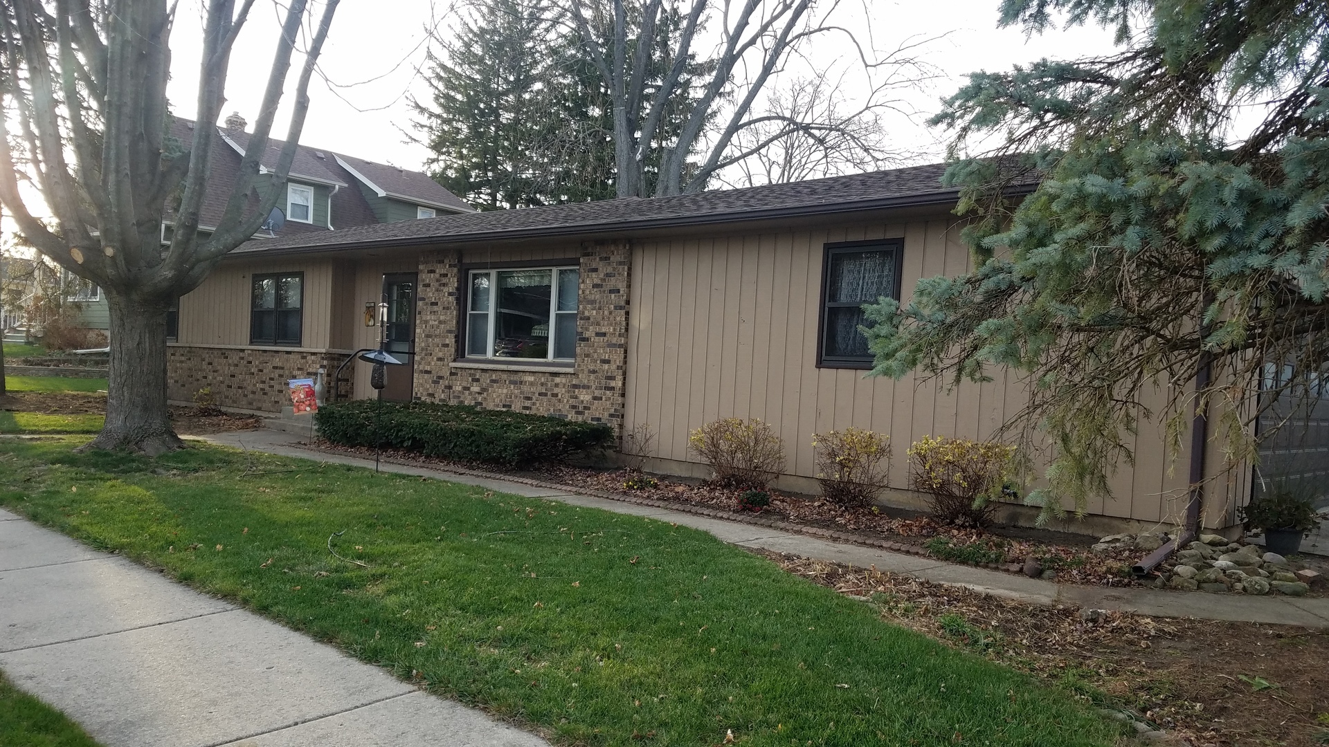Property Photo: 529 Amsterdam Street IL 60098