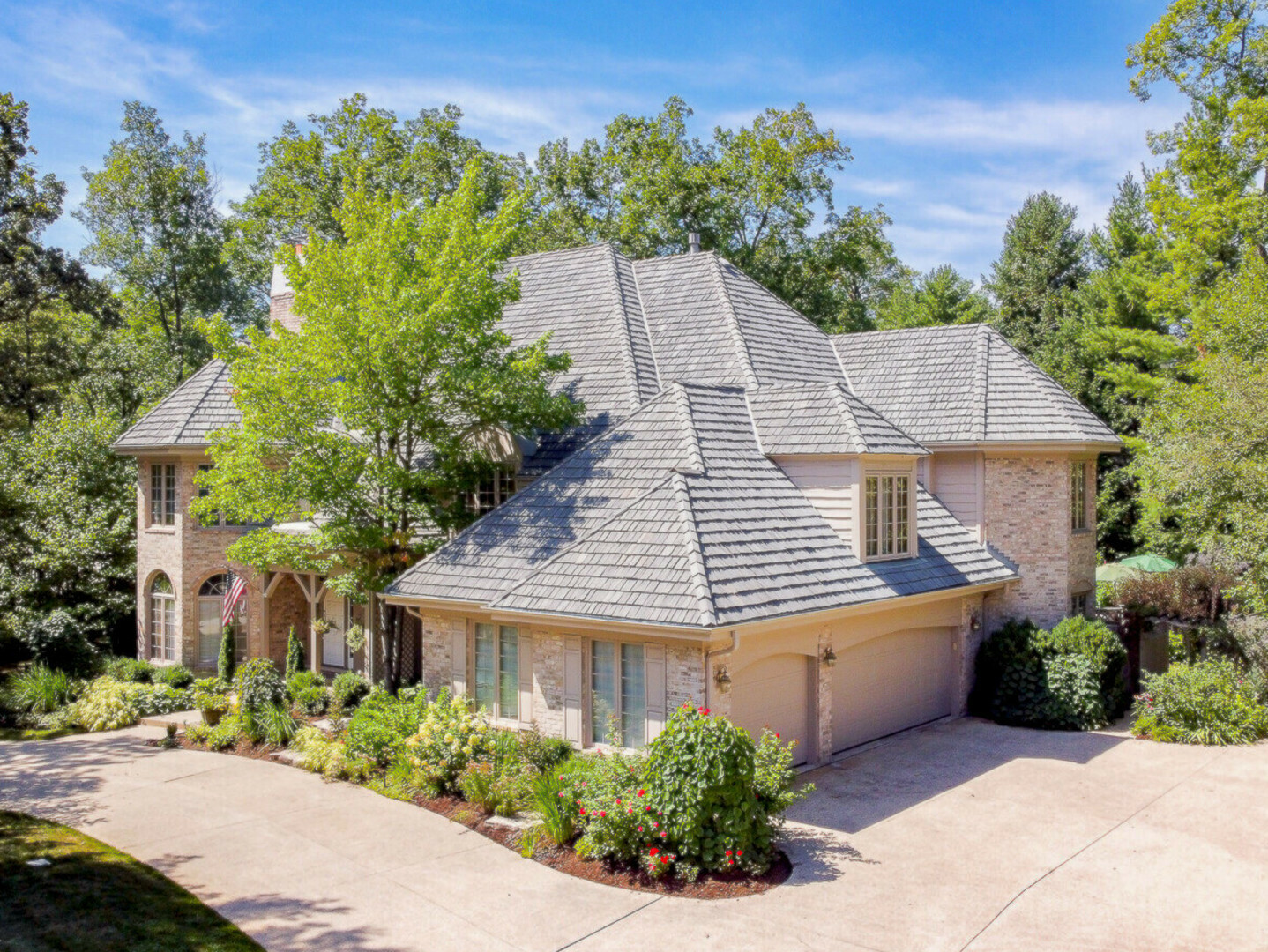 Property Photo: 2 Norman Court IL 60527