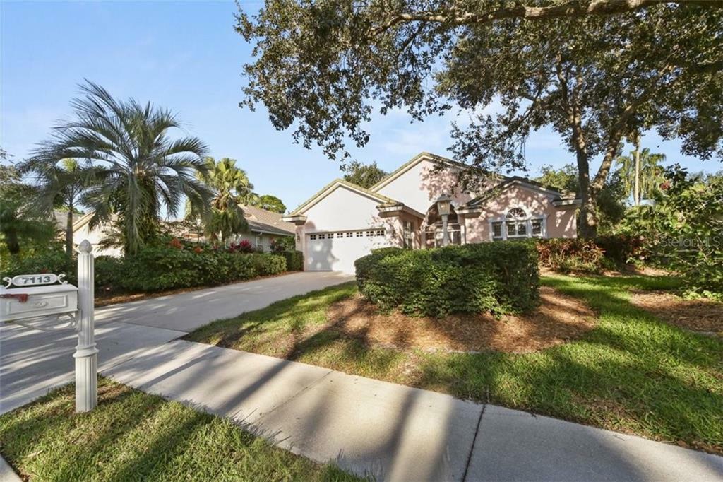 Property Photo:  7113 Victoria Circle  FL 34201 